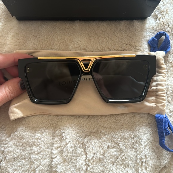 Louis Vuitton sunglasses - Picture 2 of 9